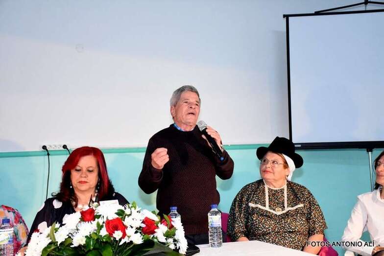 Momento del inicio del acto de anoche (Foto TA)